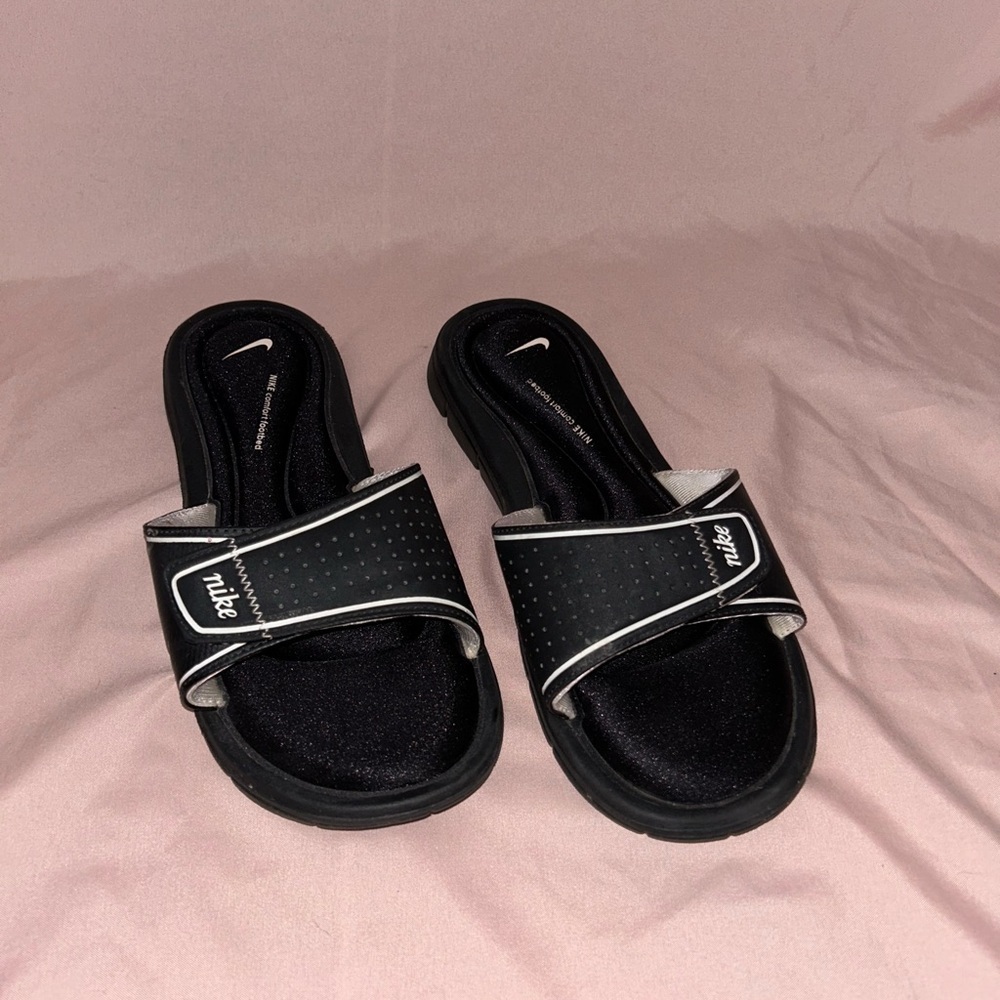 Women’s Nike Comfort Footbed Slides - Size 8 - Black/White​